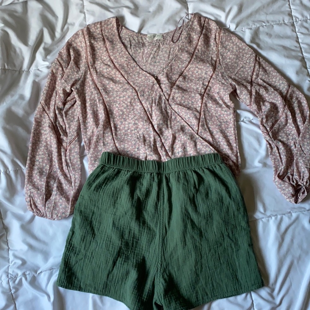 Size small sienna sky bell sleeve blouse